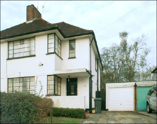 14 Howard Walk
